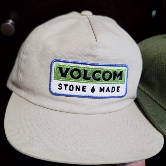 1 genuine Volcom and 1 deftones Snapback hat. - Picture 5 of 6